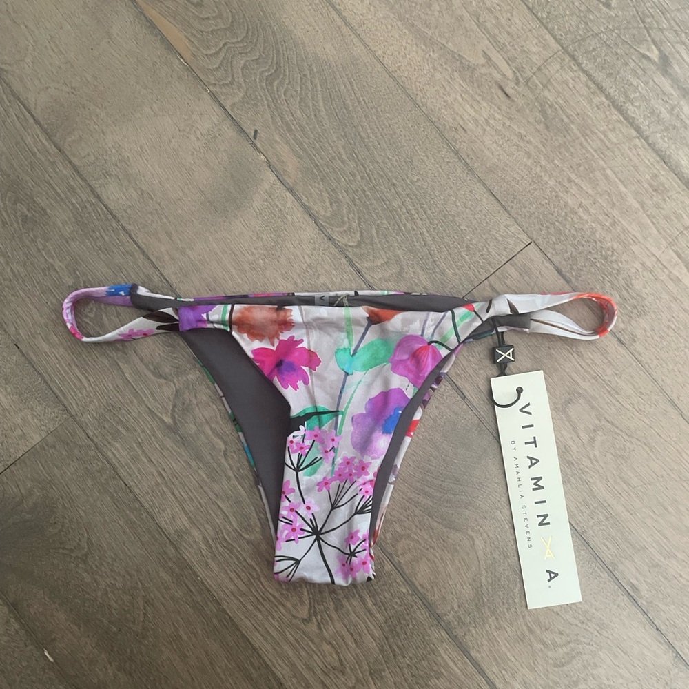 Vitamin A by Amahlia Stevens bikini floral bottom new with tag